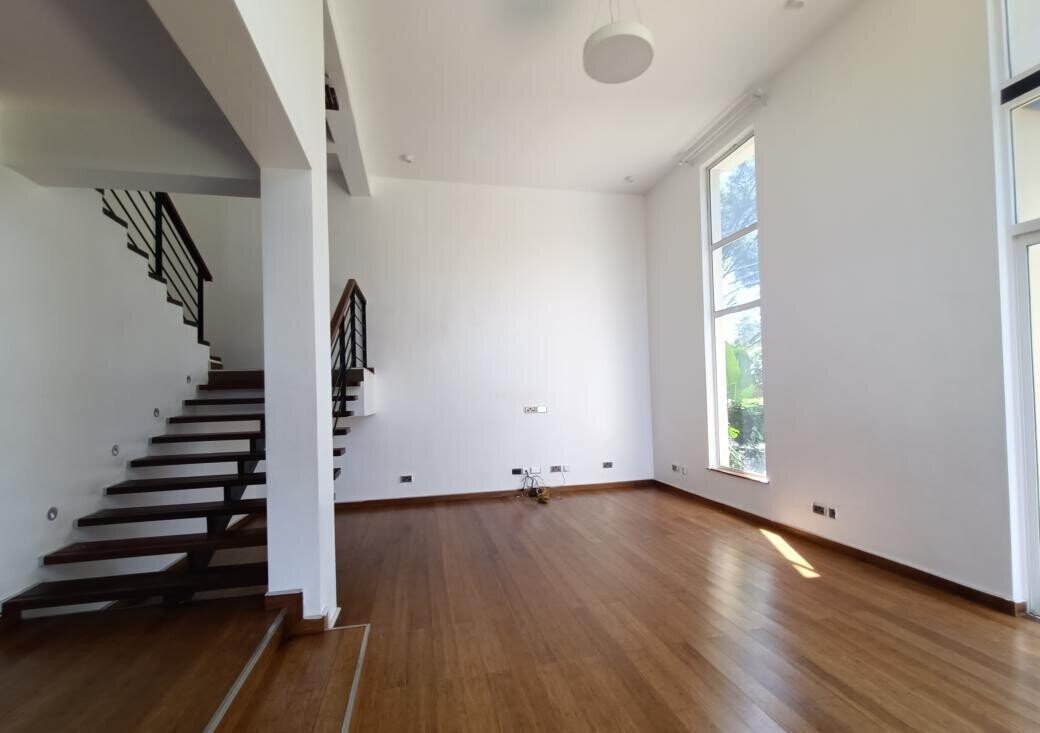 4-Ensuite Townhouse with Cathedral Ceilings & Private Garden - Lavington