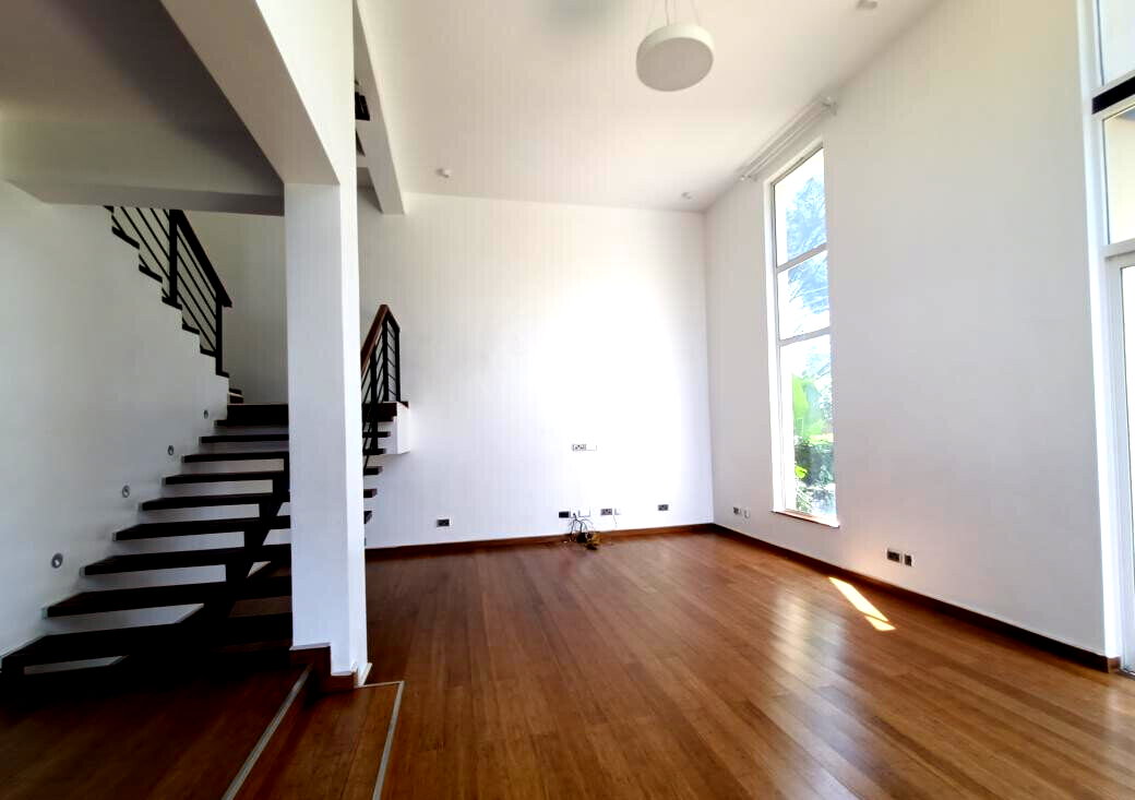 4-Ensuite Townhouse with Cathedral Ceilings & Private Garden - Lavington