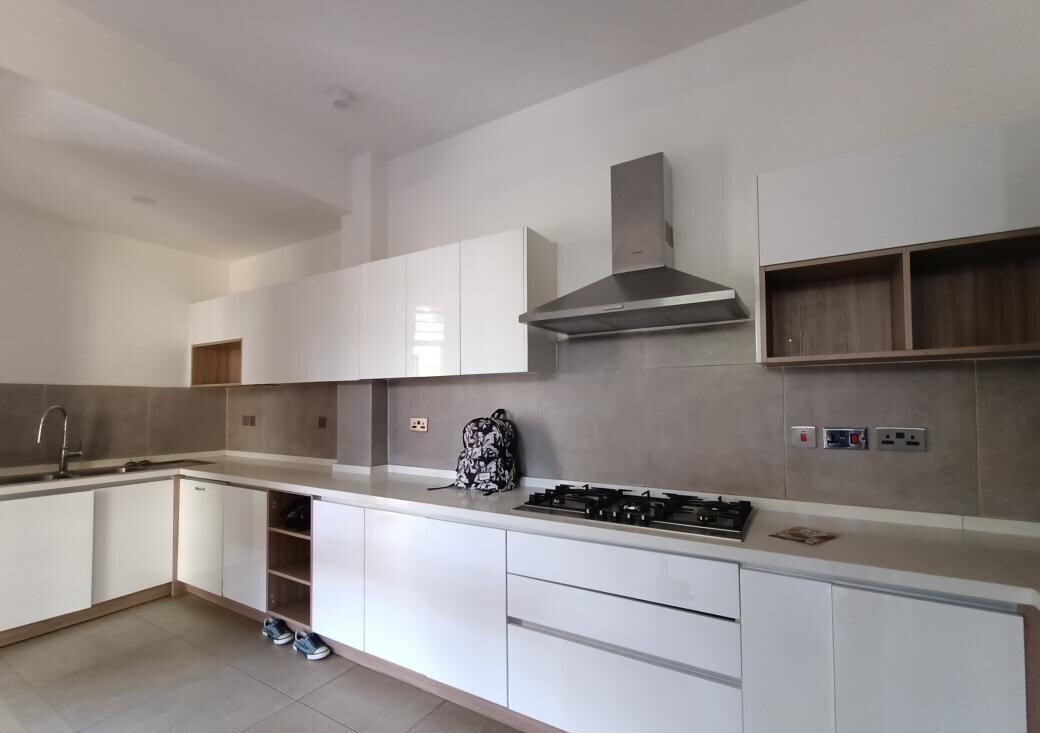 4-Ensuite Townhouse with Cathedral Ceilings & Private Garden - Lavington