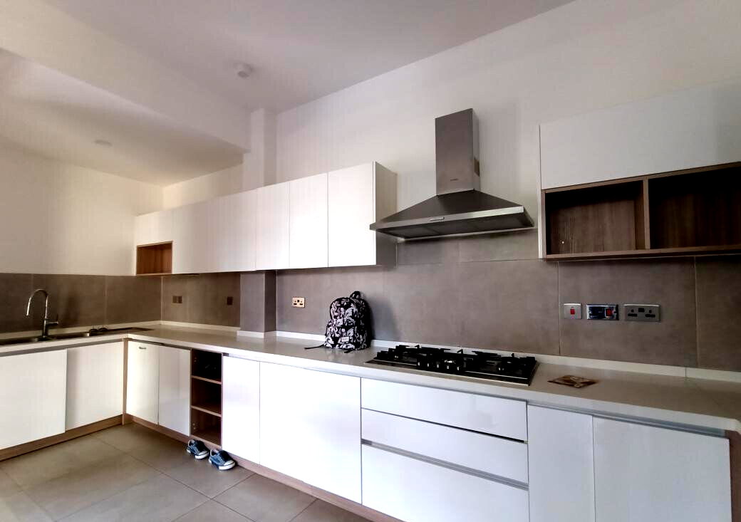 4-Ensuite Townhouse with Cathedral Ceilings & Private Garden - Lavington