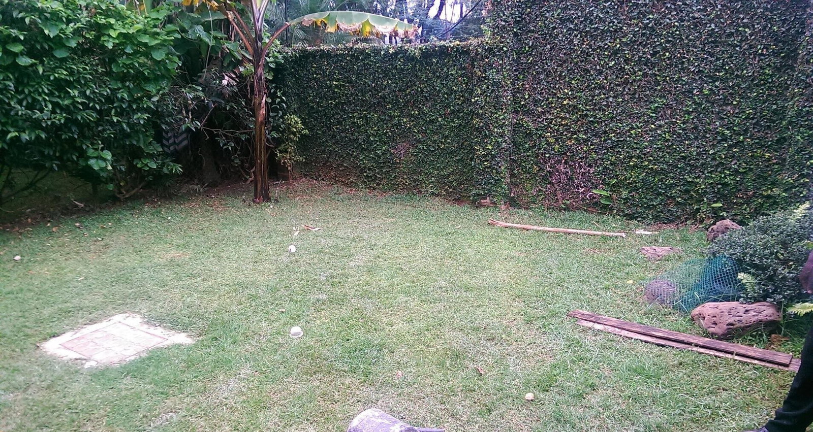 5BR Townhouse with Study & Jacuzzi on Quiet Lavington Lane