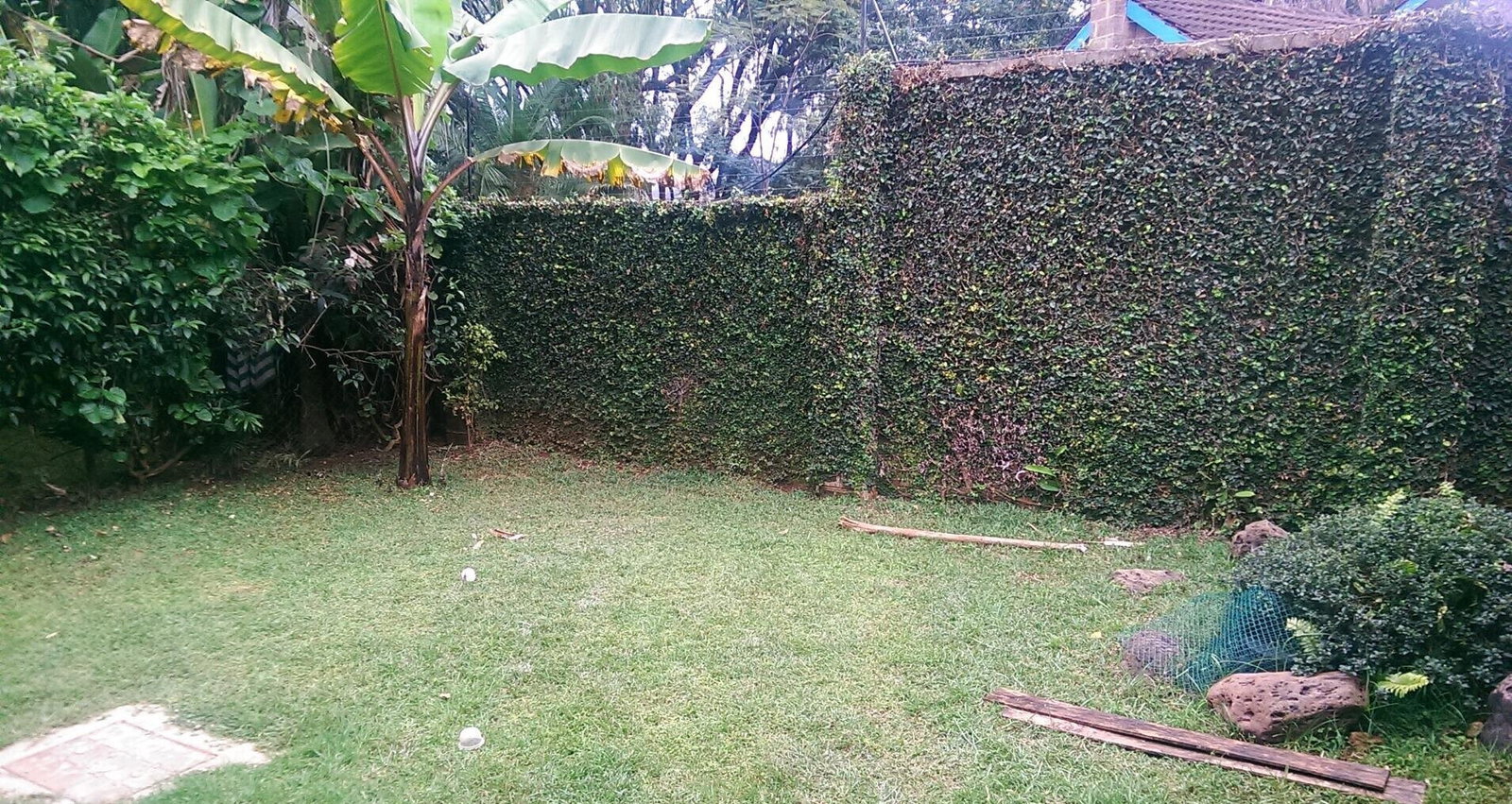 5BR Townhouse with Study & Jacuzzi on Quiet Lavington Lane