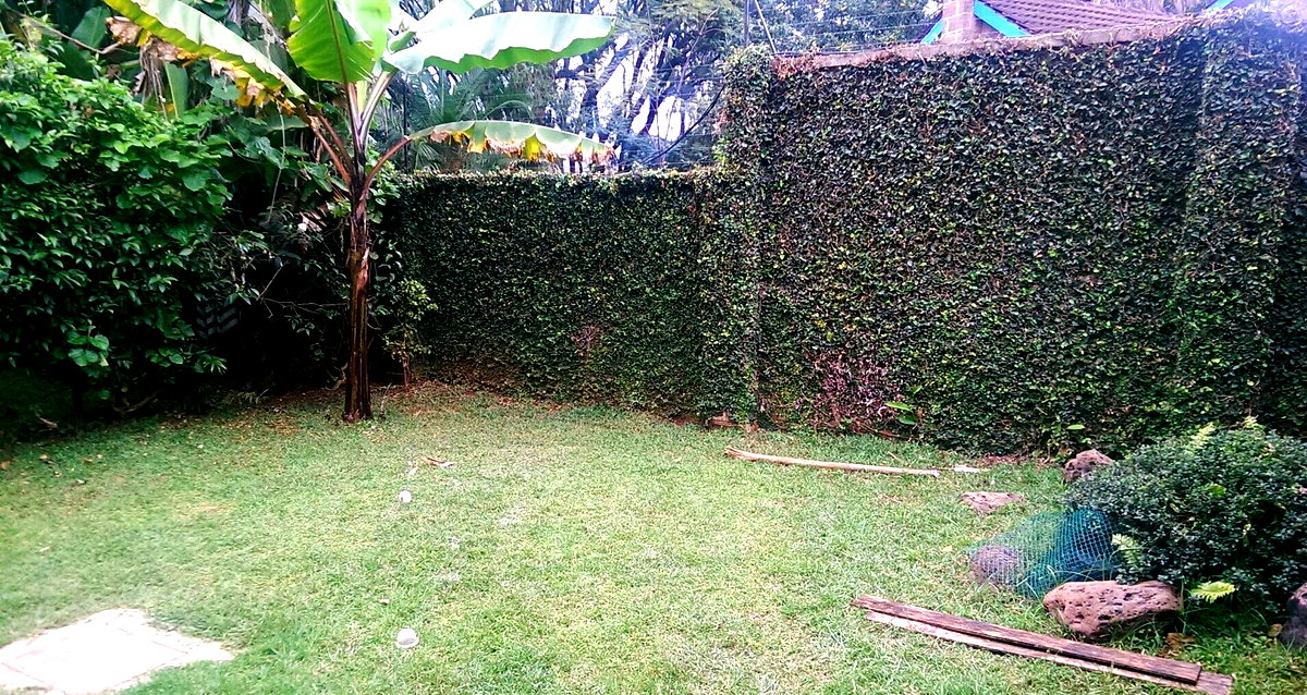 5BR Townhouse with Study & Jacuzzi on Quiet Lavington Lane