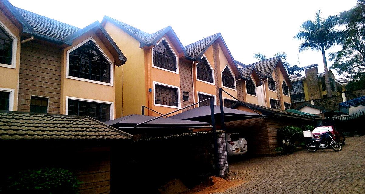 5BR Townhouse with Study & Jacuzzi on Quiet Lavington Lane