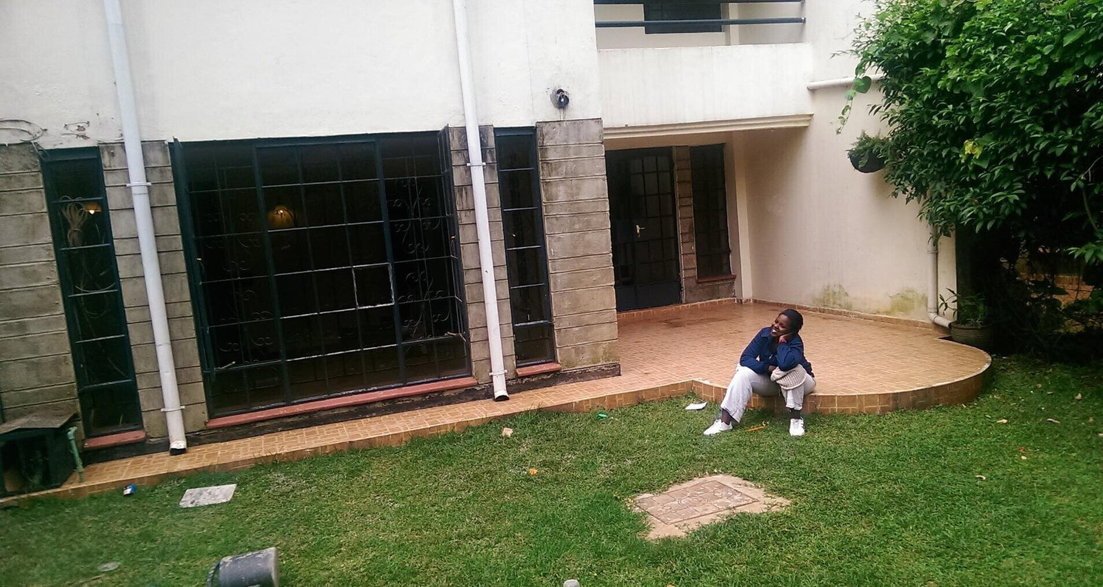 5BR Townhouse with Study & Jacuzzi on Quiet Lavington Lane