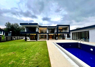 0.16 Acre Garden Home with 5BR