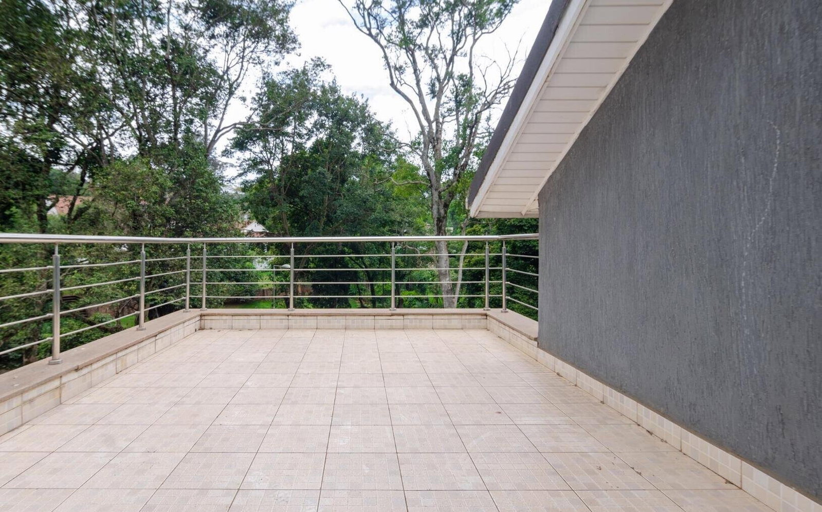 4 Ensuite Bedrooms, Guest Room & Pool - Parklands Townhouse