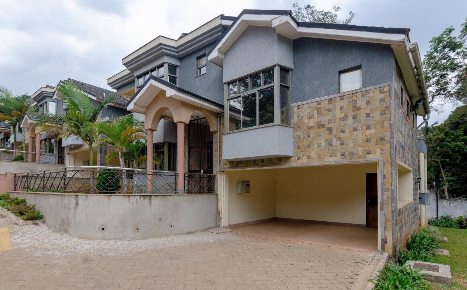 4 Ensuite Bedrooms, Guest Room & Pool - Parklands Townhouse