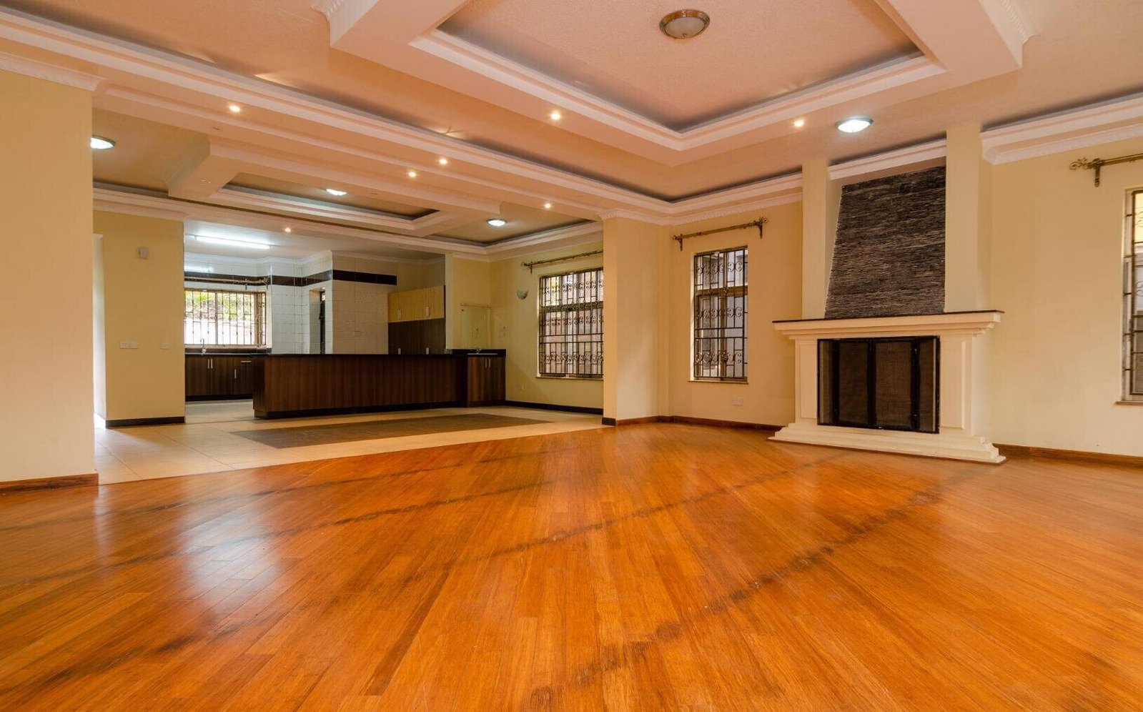 4 Ensuite Bedrooms, Guest Room & Pool - Parklands Townhouse