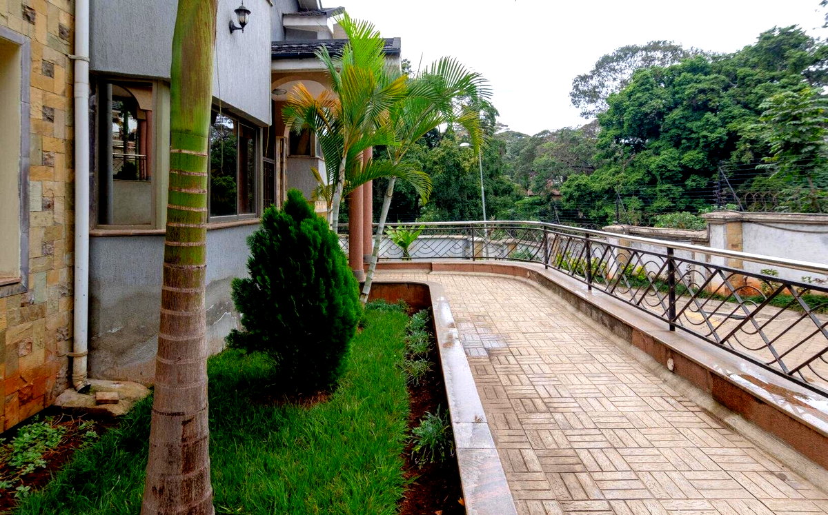 4 Ensuite Bedrooms, Guest Room & Pool - Parklands Townhouse