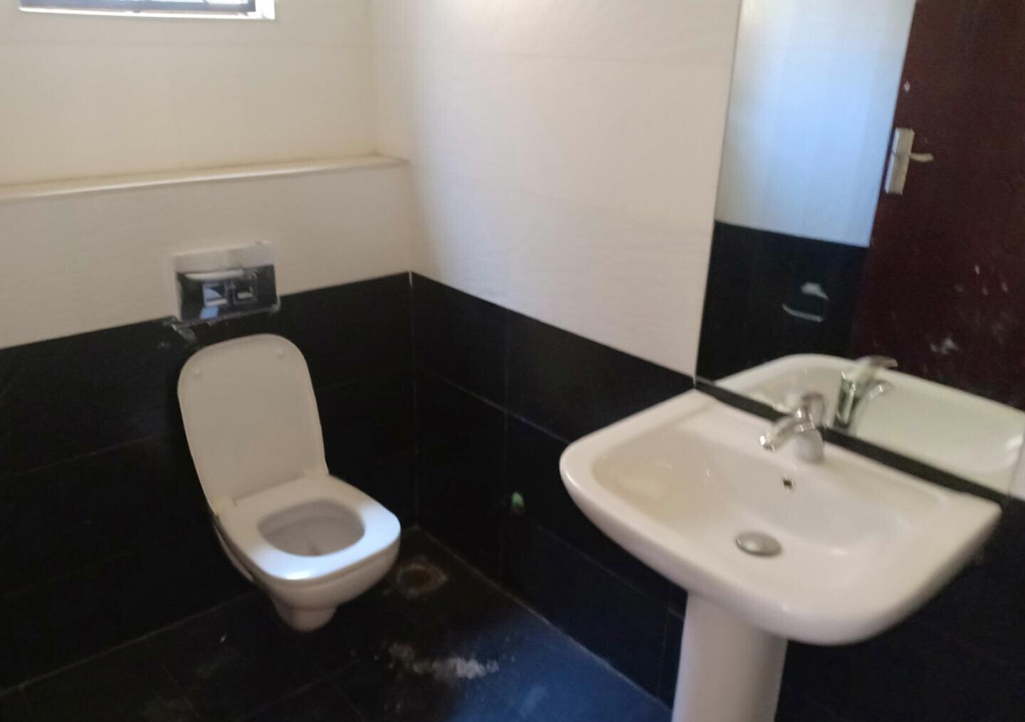 5-Ensuite Townhouse with Garden & Borehole - Westlands