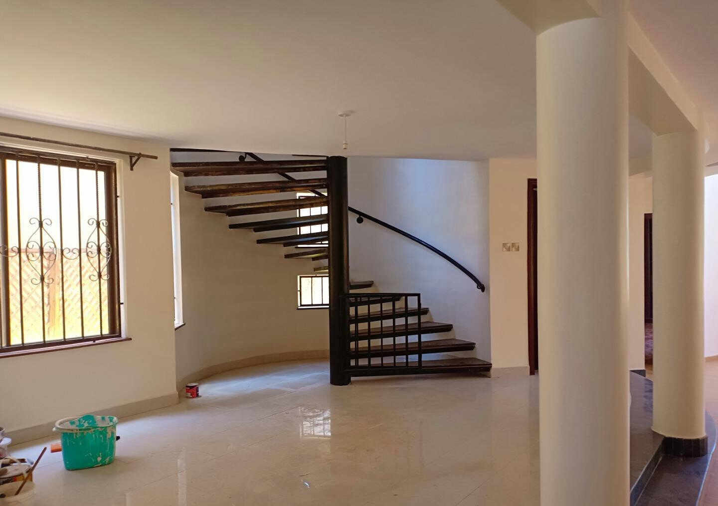 5-Ensuite Townhouse with Garden & Borehole - Westlands
