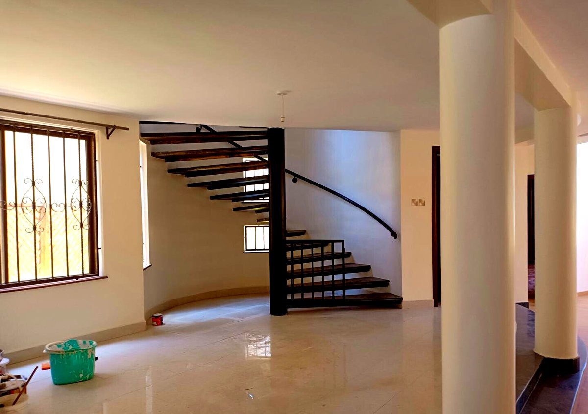 5-Ensuite Townhouse with Garden & Borehole - Westlands