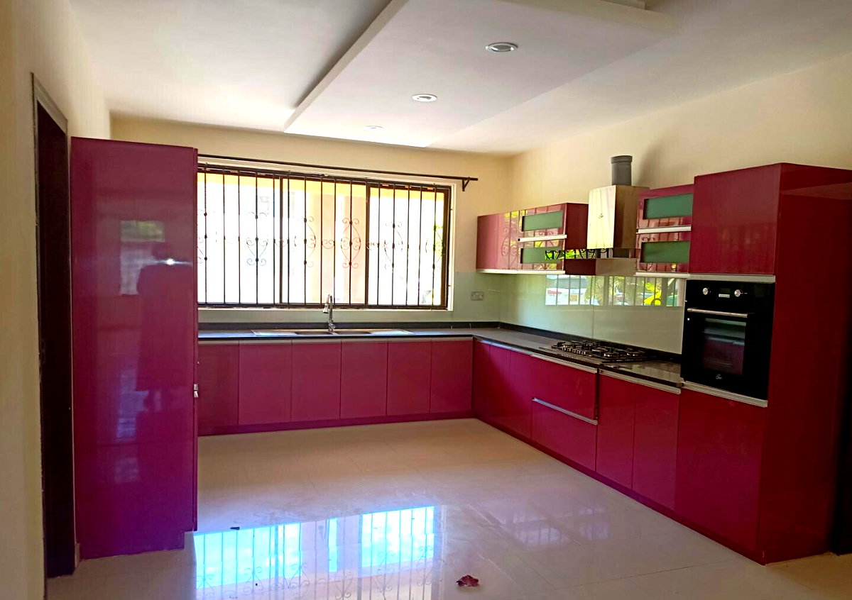 5-Ensuite Townhouse with Garden & Borehole - Westlands