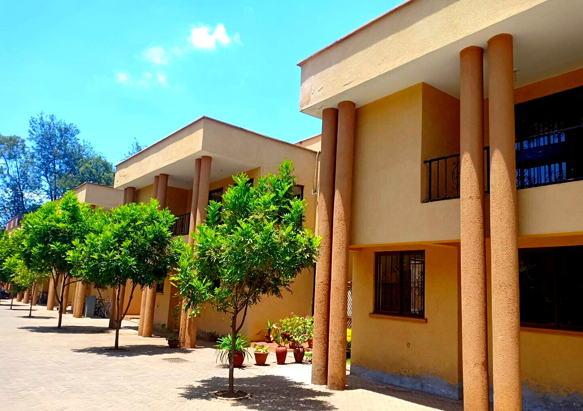 5-Ensuite Townhouse with Garden & Borehole - Westlands