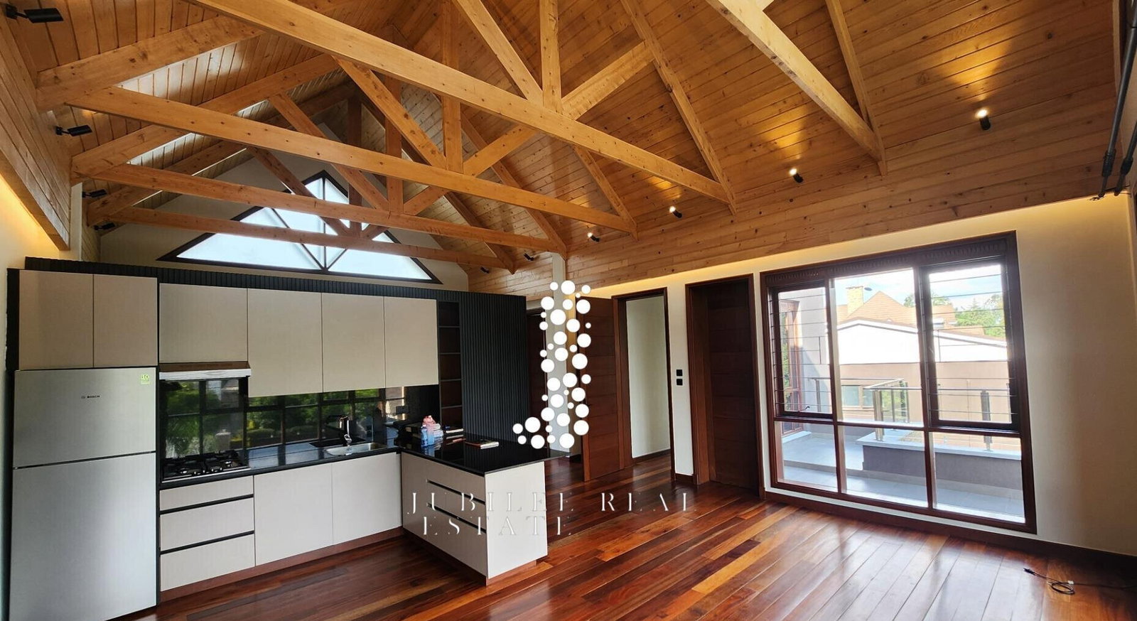 4BR Villa with Heated Pool, Guest Wing & Jacuzzi - Runda