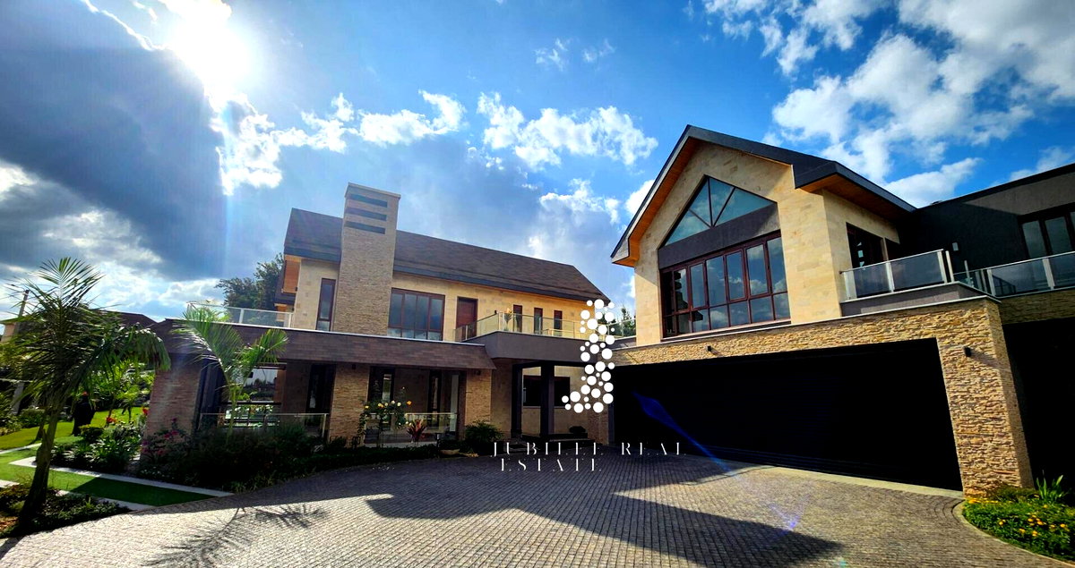 4BR Villa with Heated Pool, Guest Wing & Jacuzzi - Runda