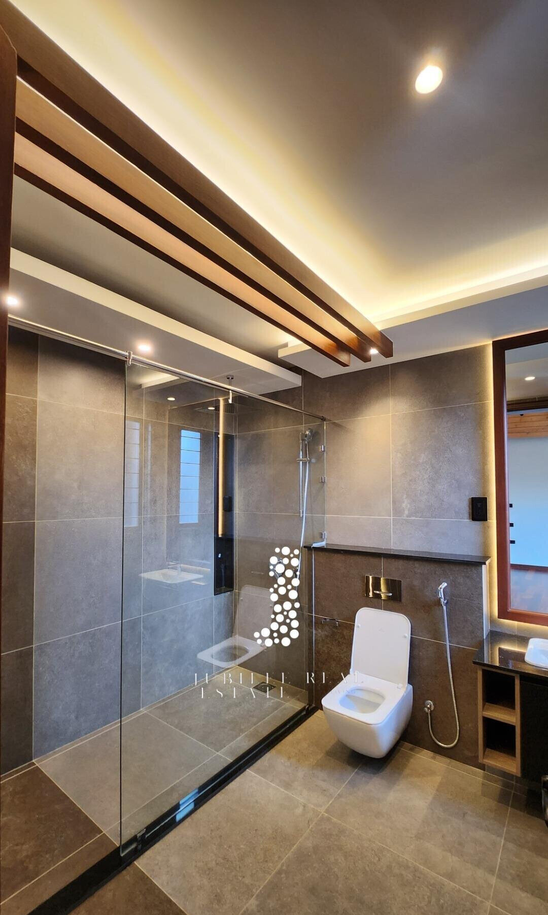 4BR Villa with Heated Pool, Guest Wing & Jacuzzi - Runda