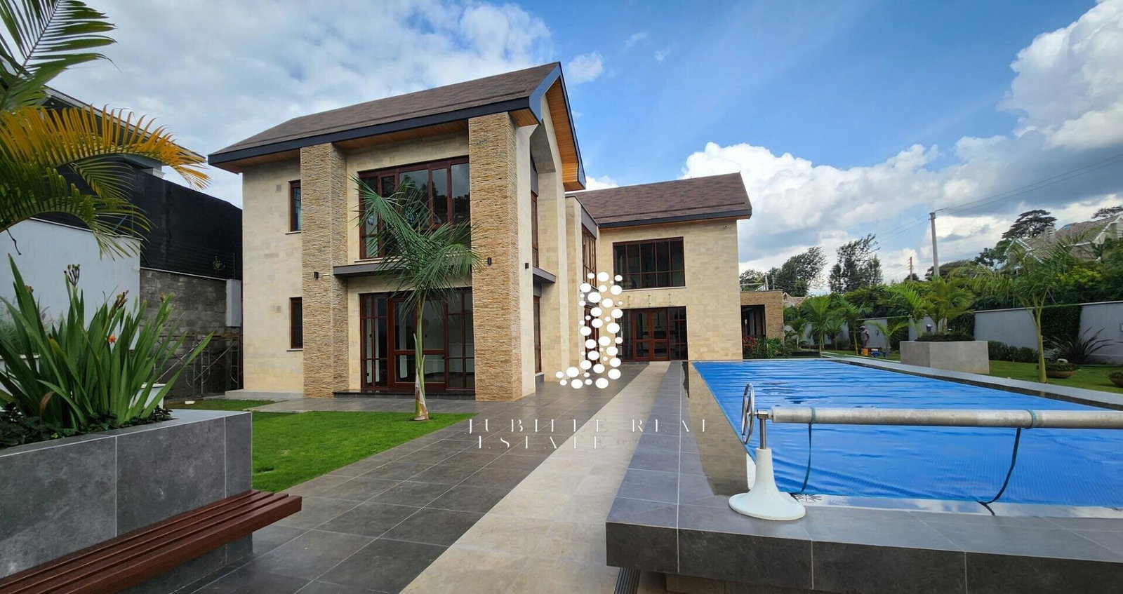 4BR Villa with Heated Pool, Guest Wing & Jacuzzi - Runda