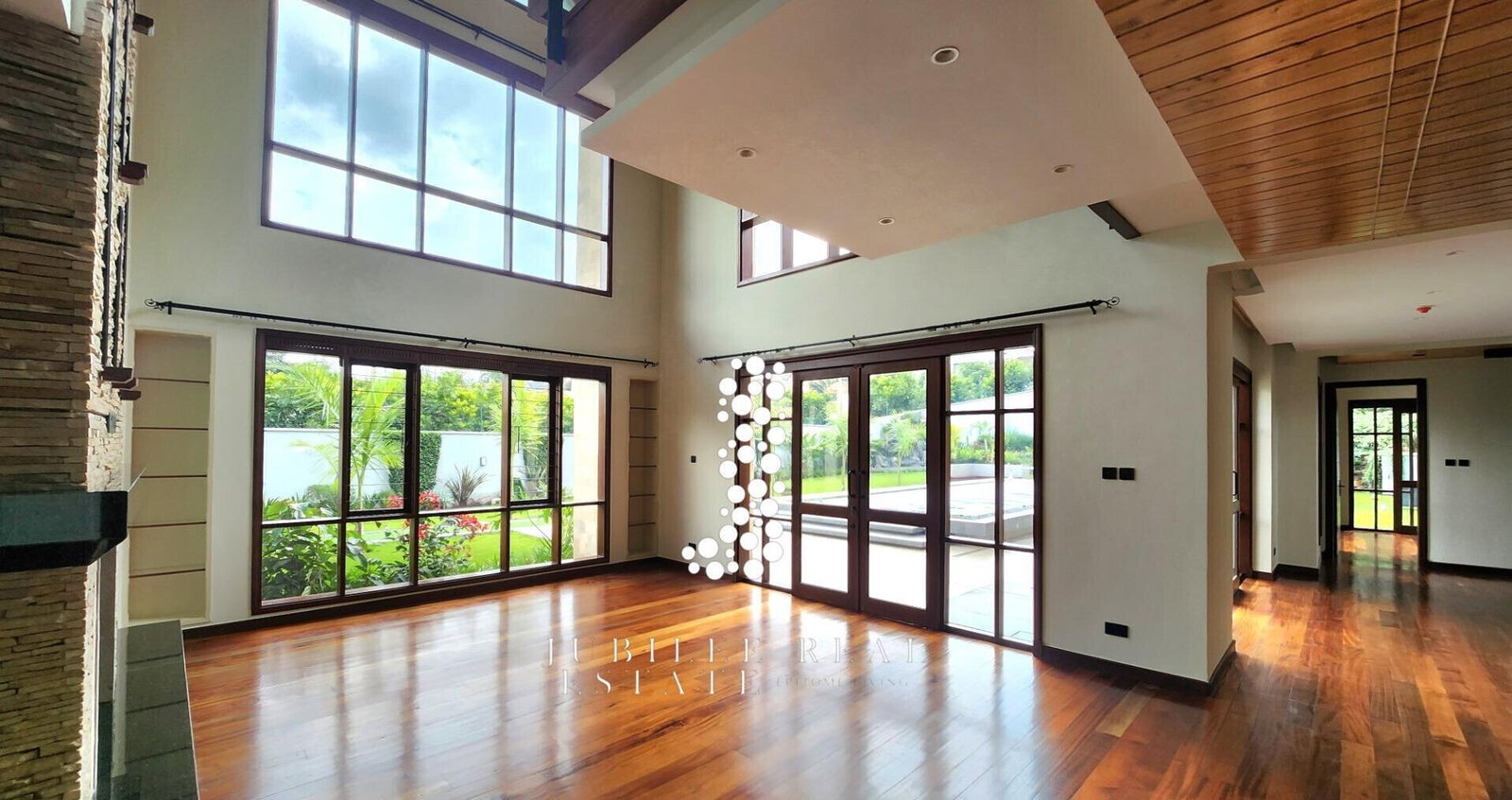 4BR Villa with Heated Pool, Guest Wing & Jacuzzi - Runda