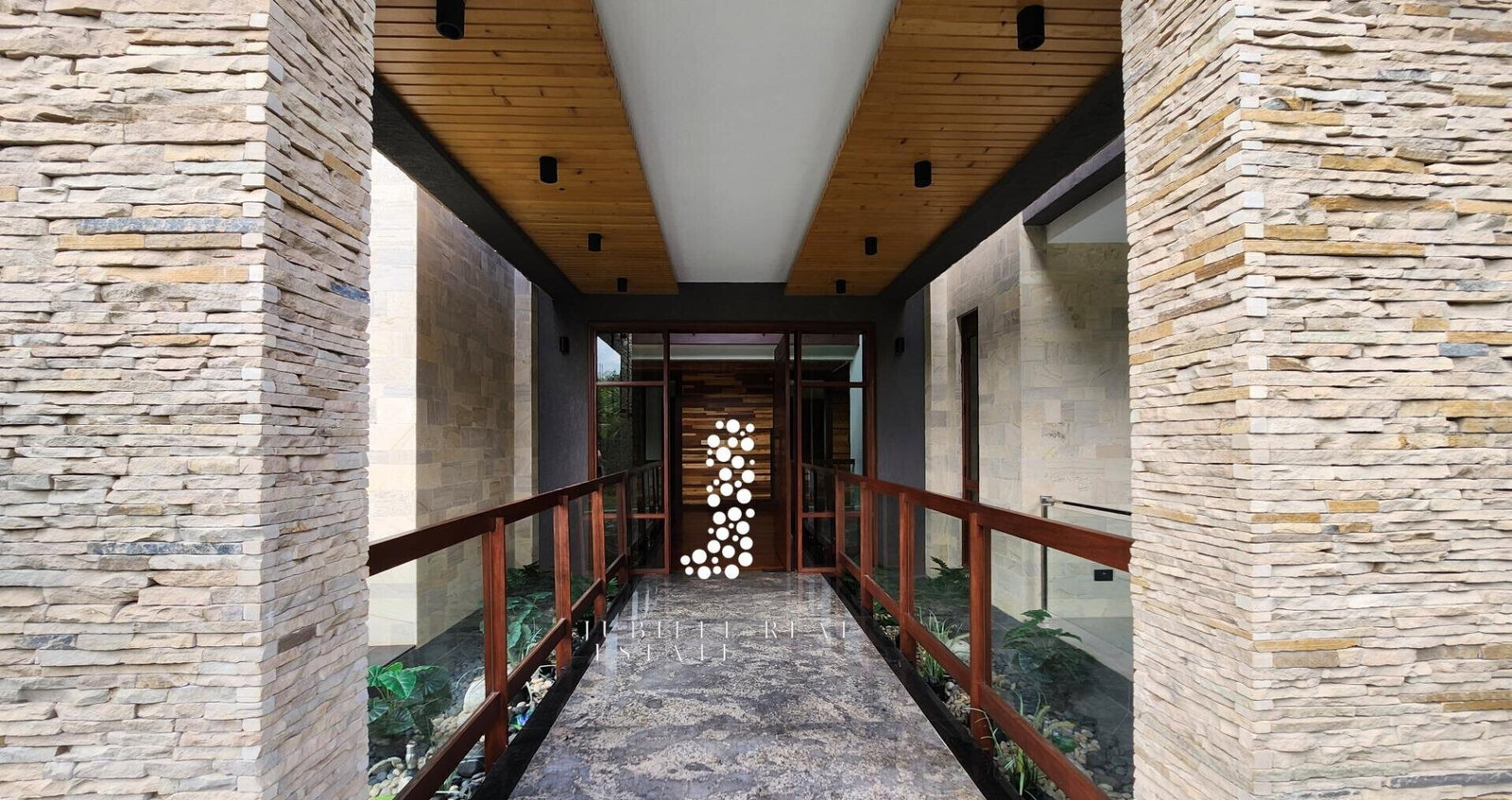 4BR Villa with Heated Pool, Guest Wing & Jacuzzi - Runda