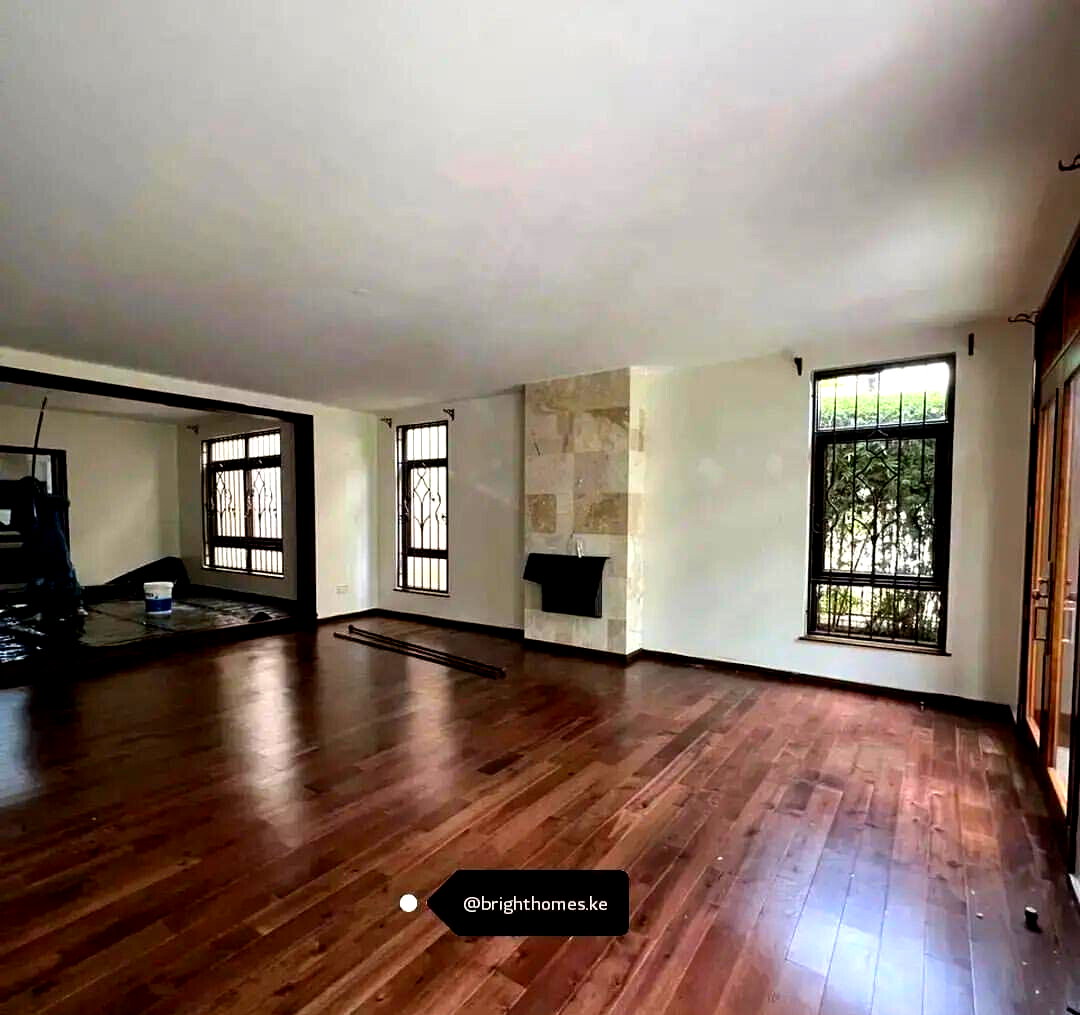 5-Ensuite Villa with DSQ & Front Garden - Lavington