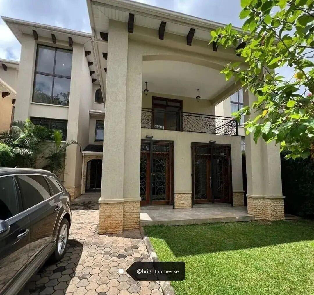 5-Ensuite Villa with DSQ & Front Garden - Lavington