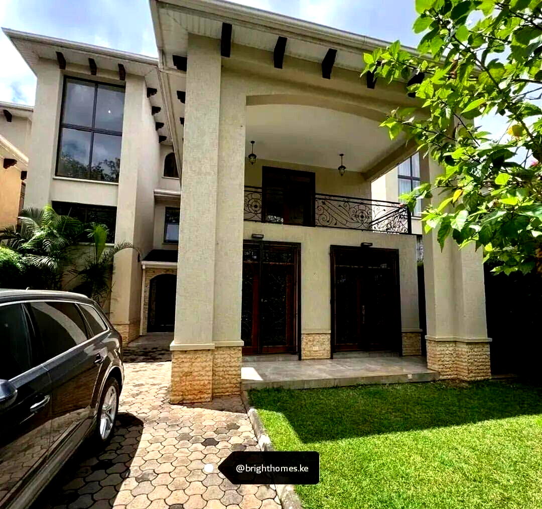 5-Ensuite Villa with DSQ & Front Garden - Lavington