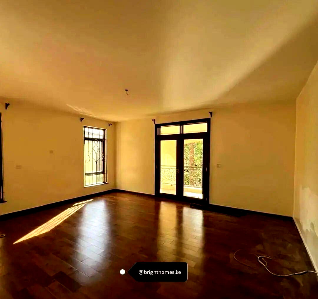 5-Ensuite Villa with DSQ & Front Garden - Lavington