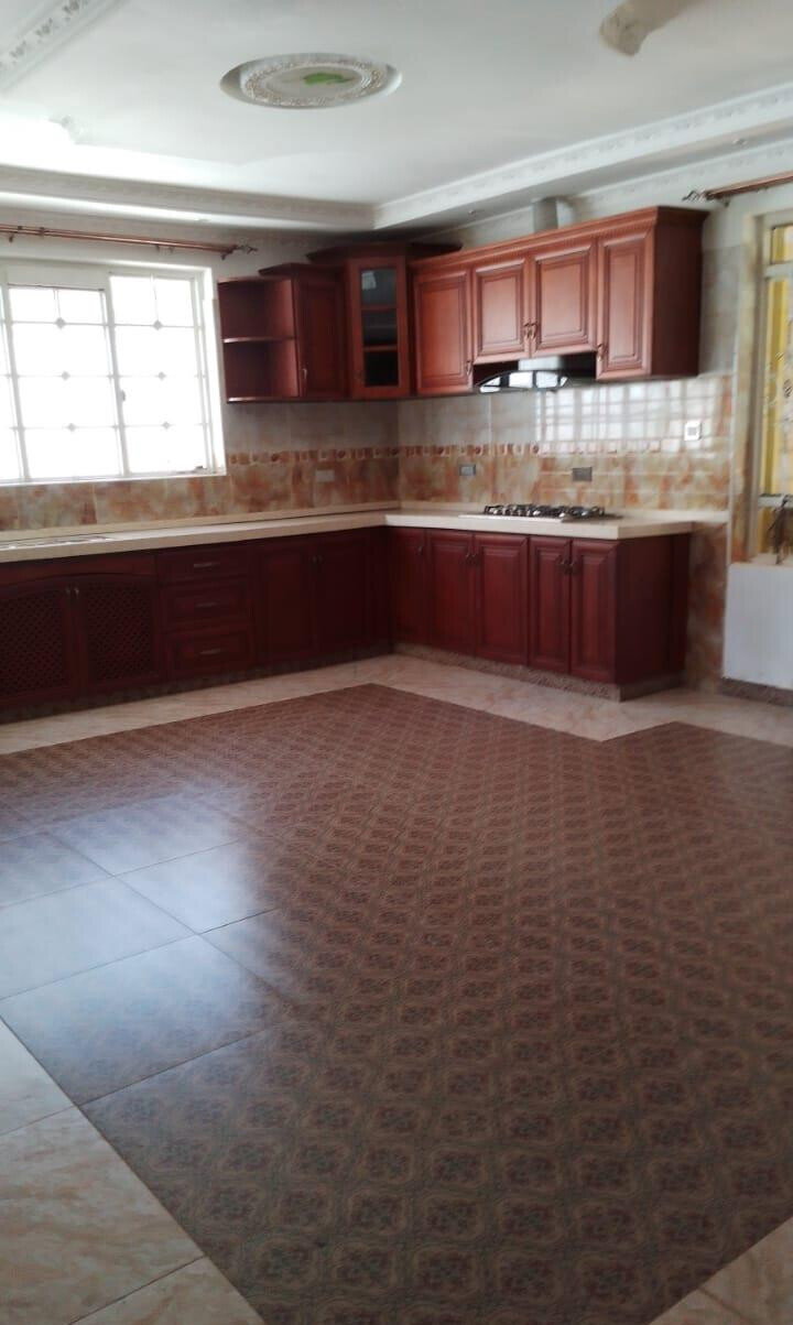 7-Bedroom Duplex Mansion with Guest House on Half-Acre - Runda