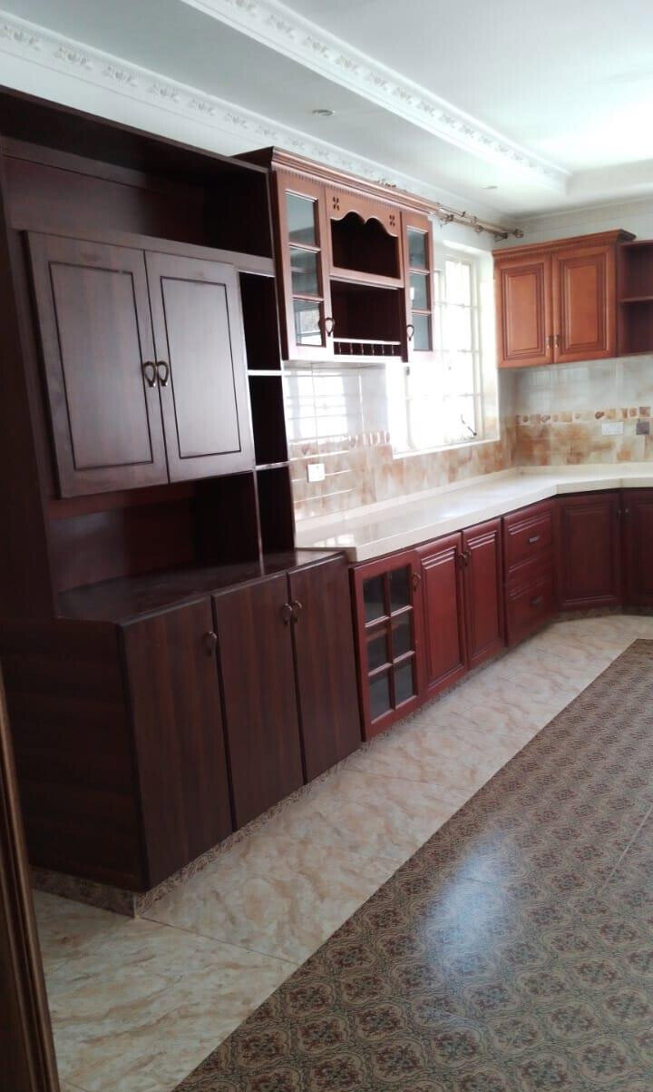 7-Bedroom Duplex Mansion with Guest House on Half-Acre - Runda