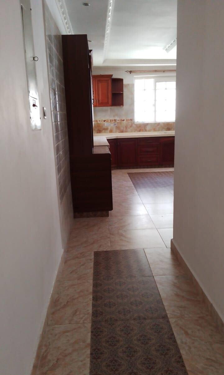 7-Bedroom Duplex Mansion with Guest House on Half-Acre - Runda