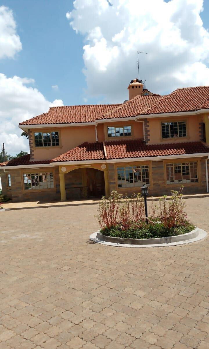 7-Bedroom Duplex Mansion with Guest House on Half-Acre - Runda