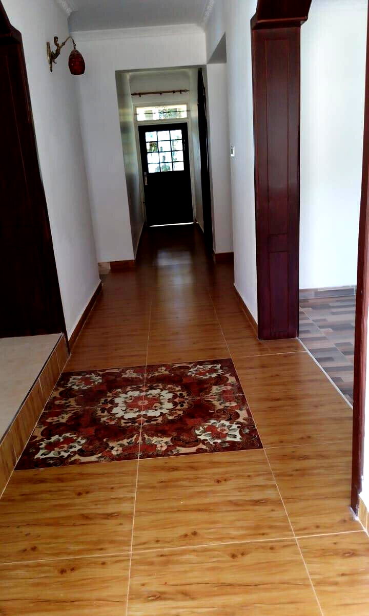 7-Bedroom Duplex Mansion with Guest House on Half-Acre - Runda