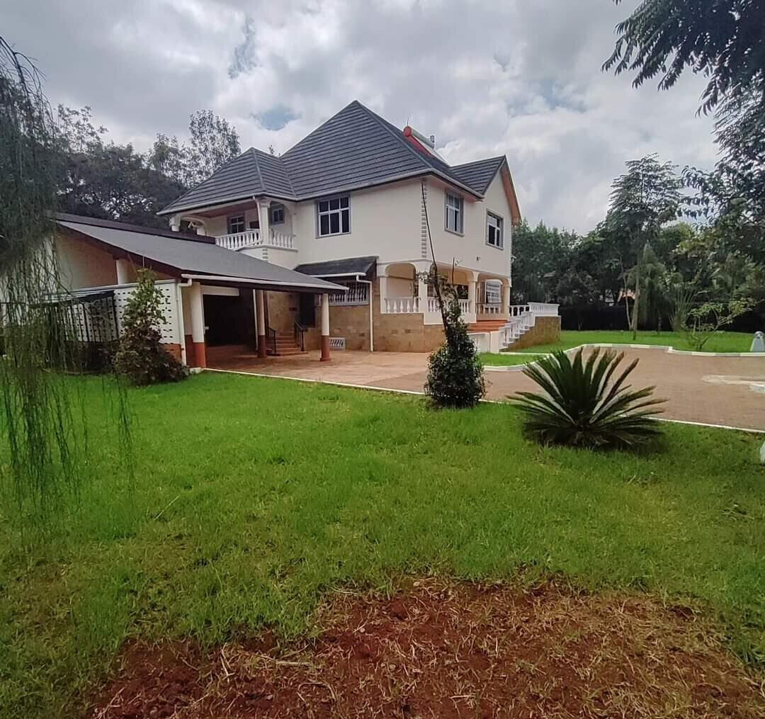 4-Ensuite Townhouse with DSQ & Basement on 0.57 Acre – Karen
