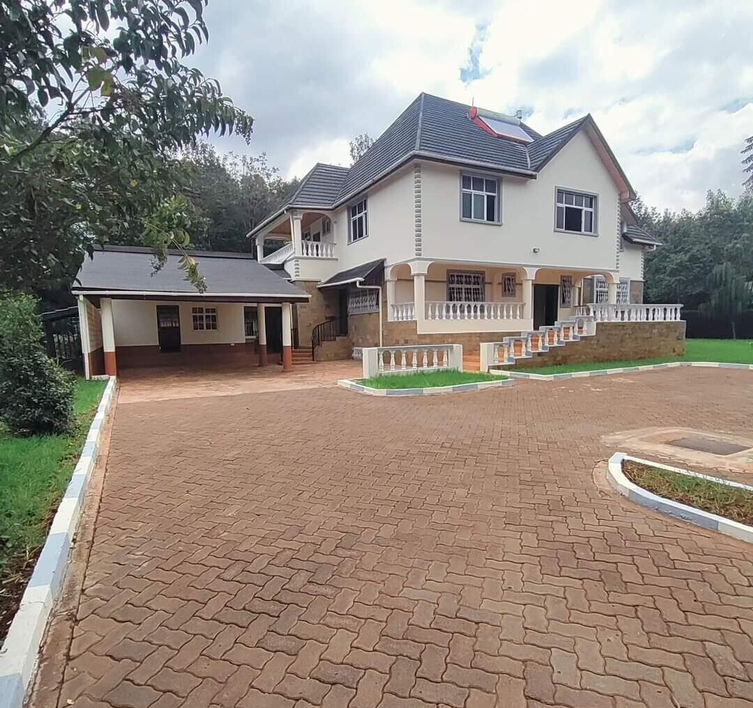 4-Ensuite Townhouse with DSQ & Basement on 0.57 Acre – Karen