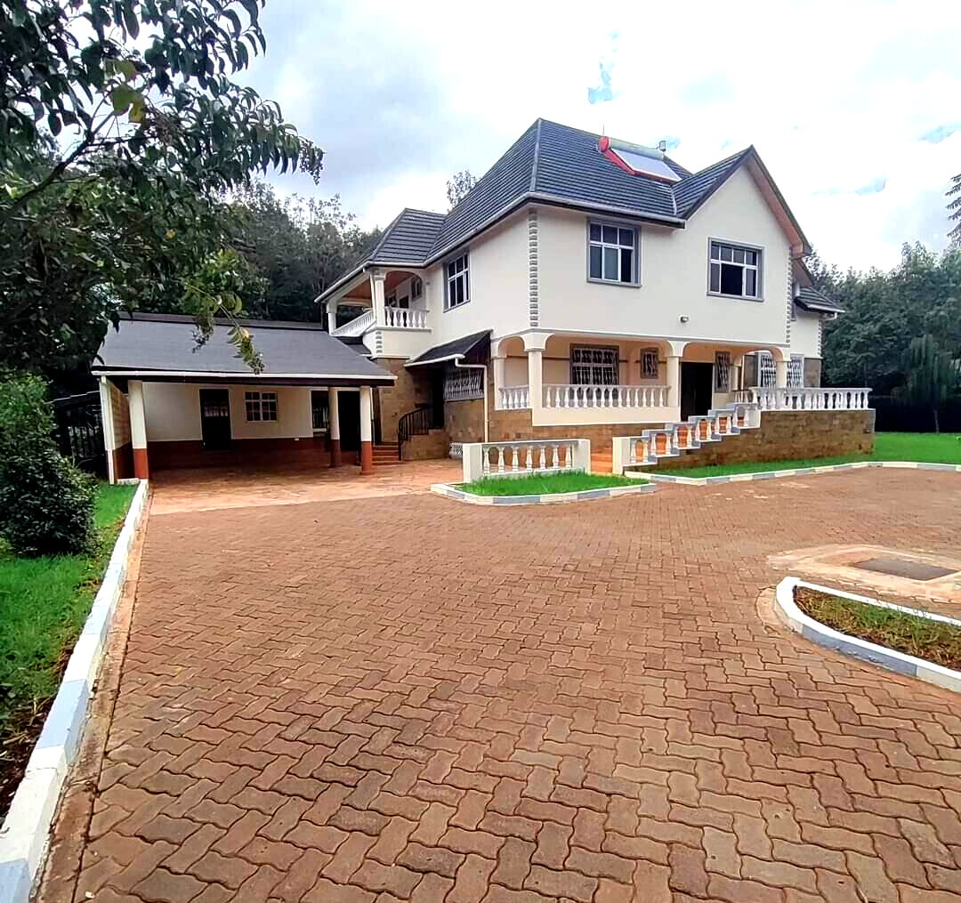 4-Ensuite Townhouse with DSQ & Basement on 0.57 Acre – Karen