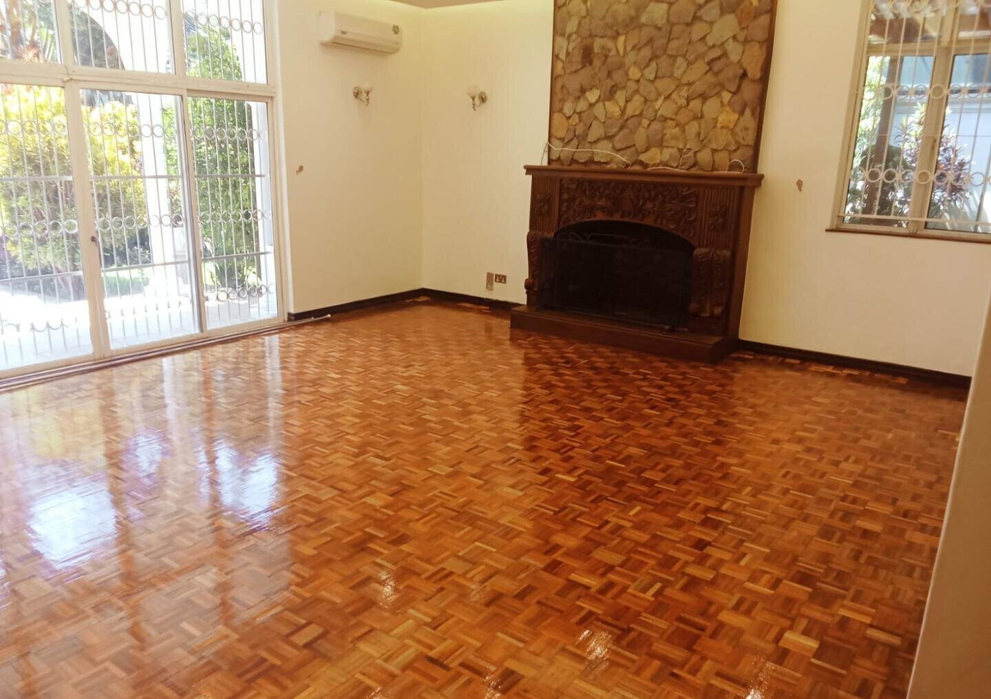Spacious 4BR Home with Garden