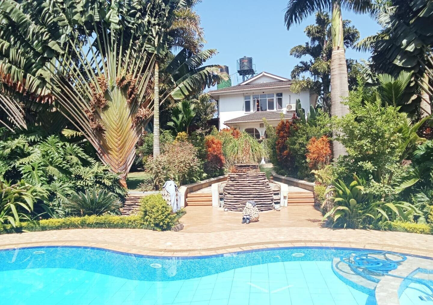 Spacious 4BR Home with Garden