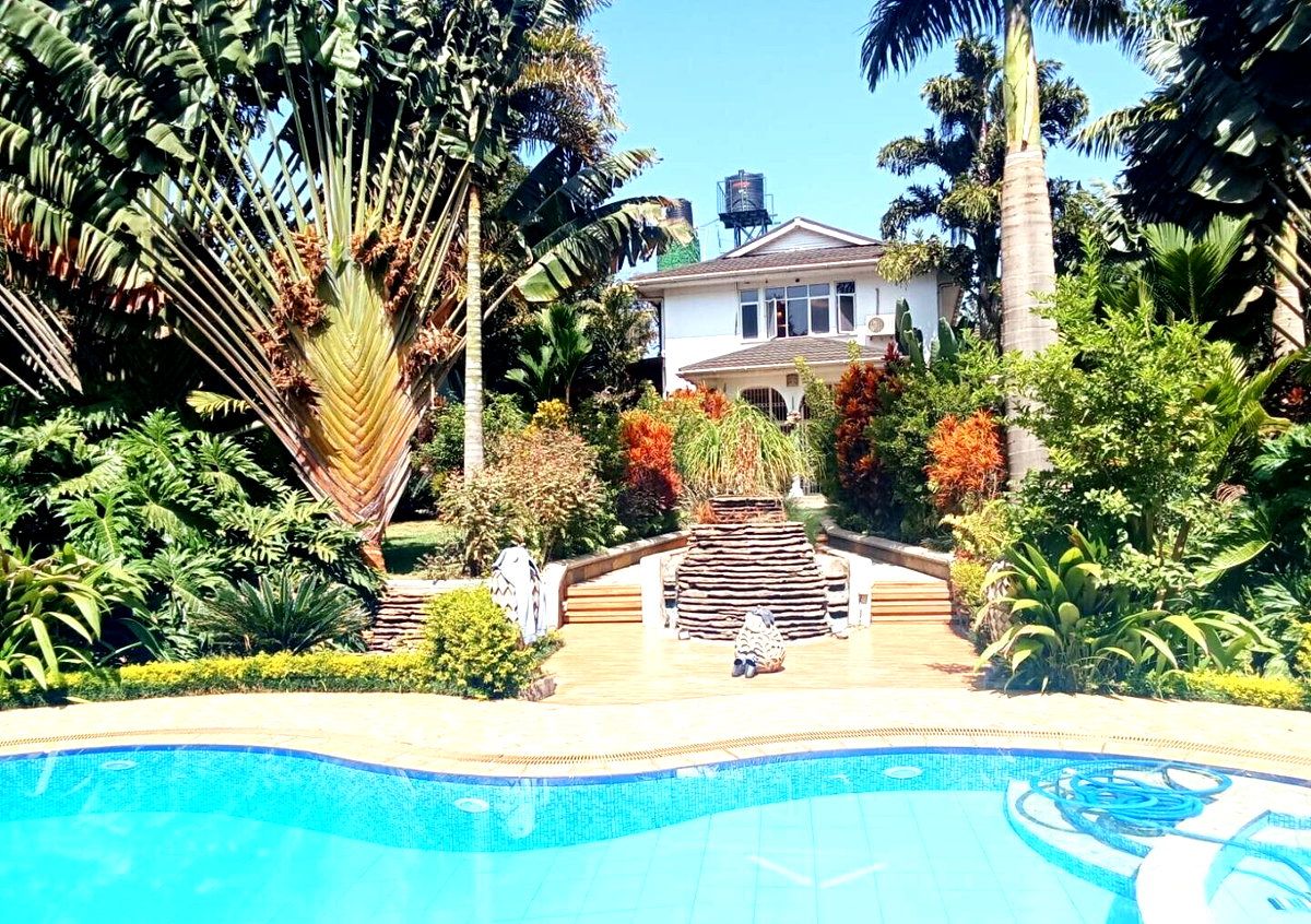Spacious 4BR Home with Garden