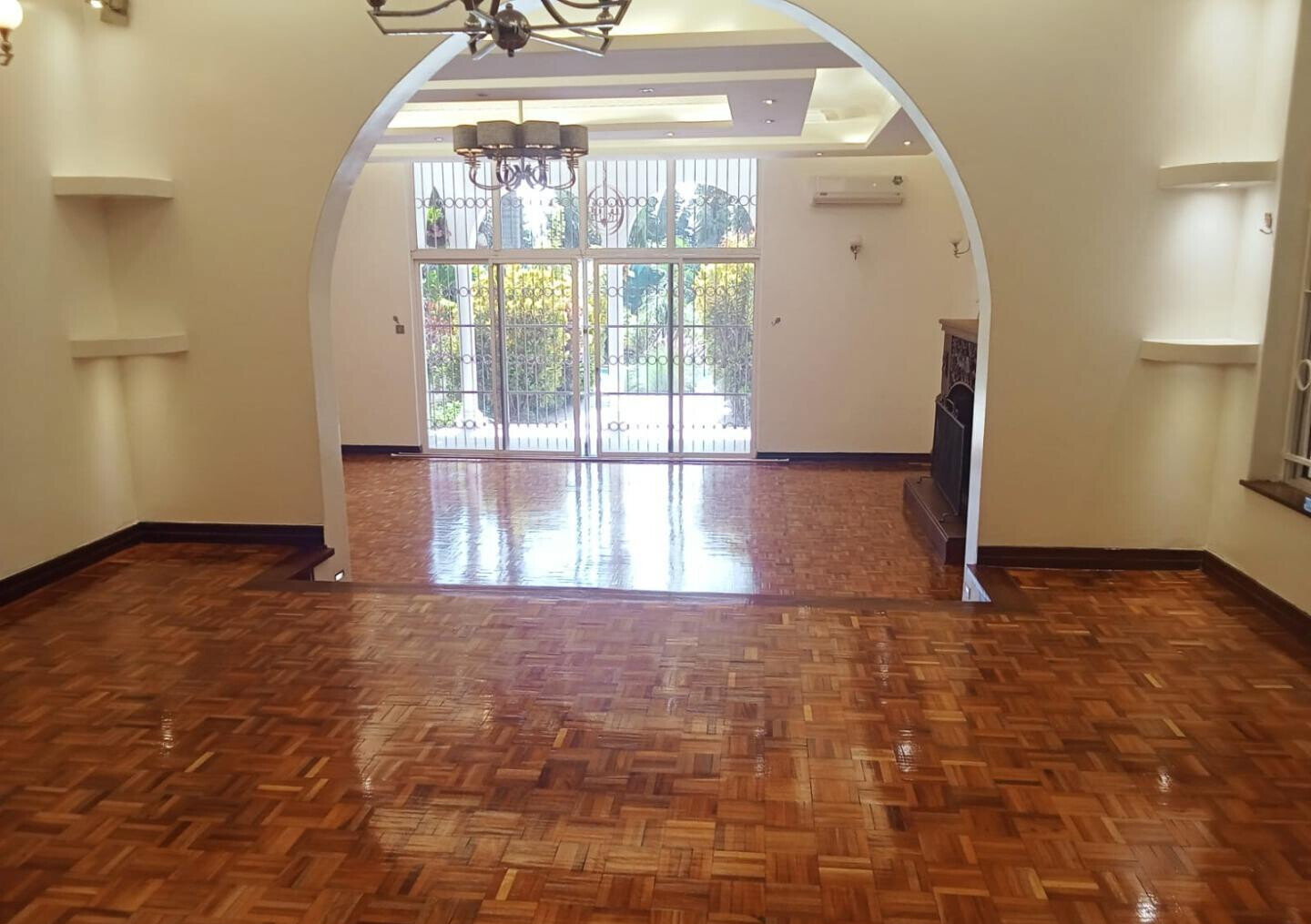 Spacious 4BR Home with Garden
