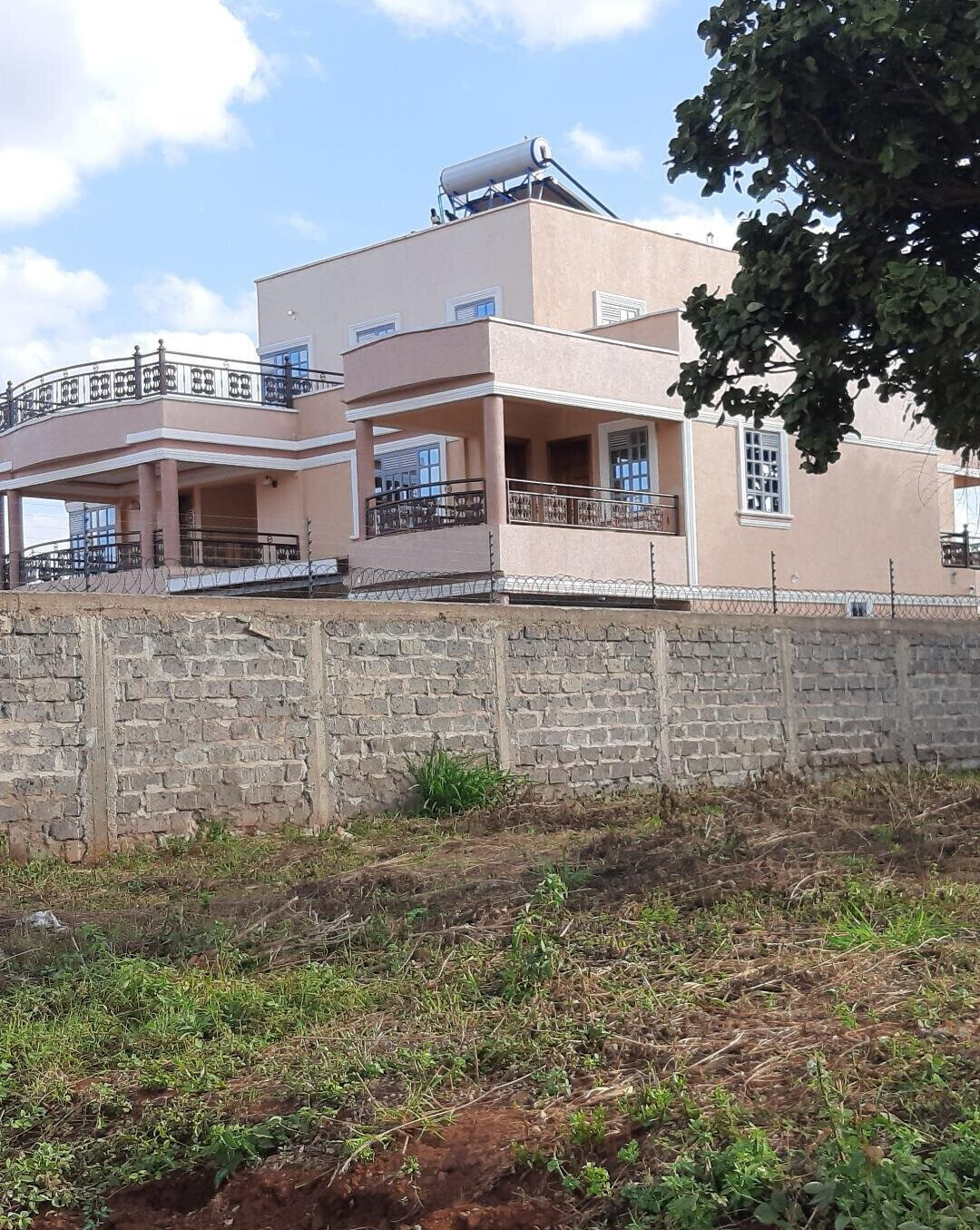 0.17 Acre Garden Plot with Parking - Thika