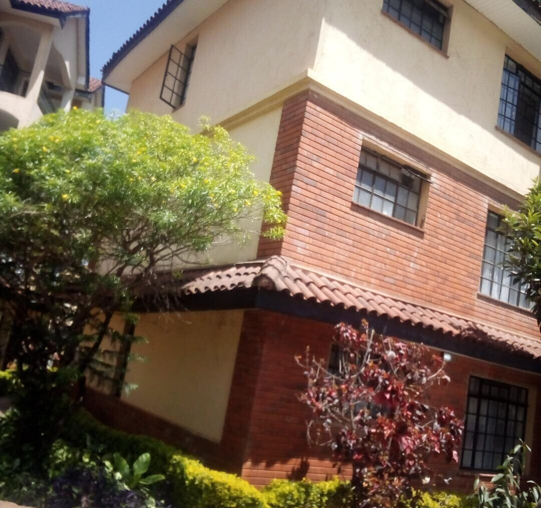 Spacious 4BR Townhouse Near Riara Road - Kilimani