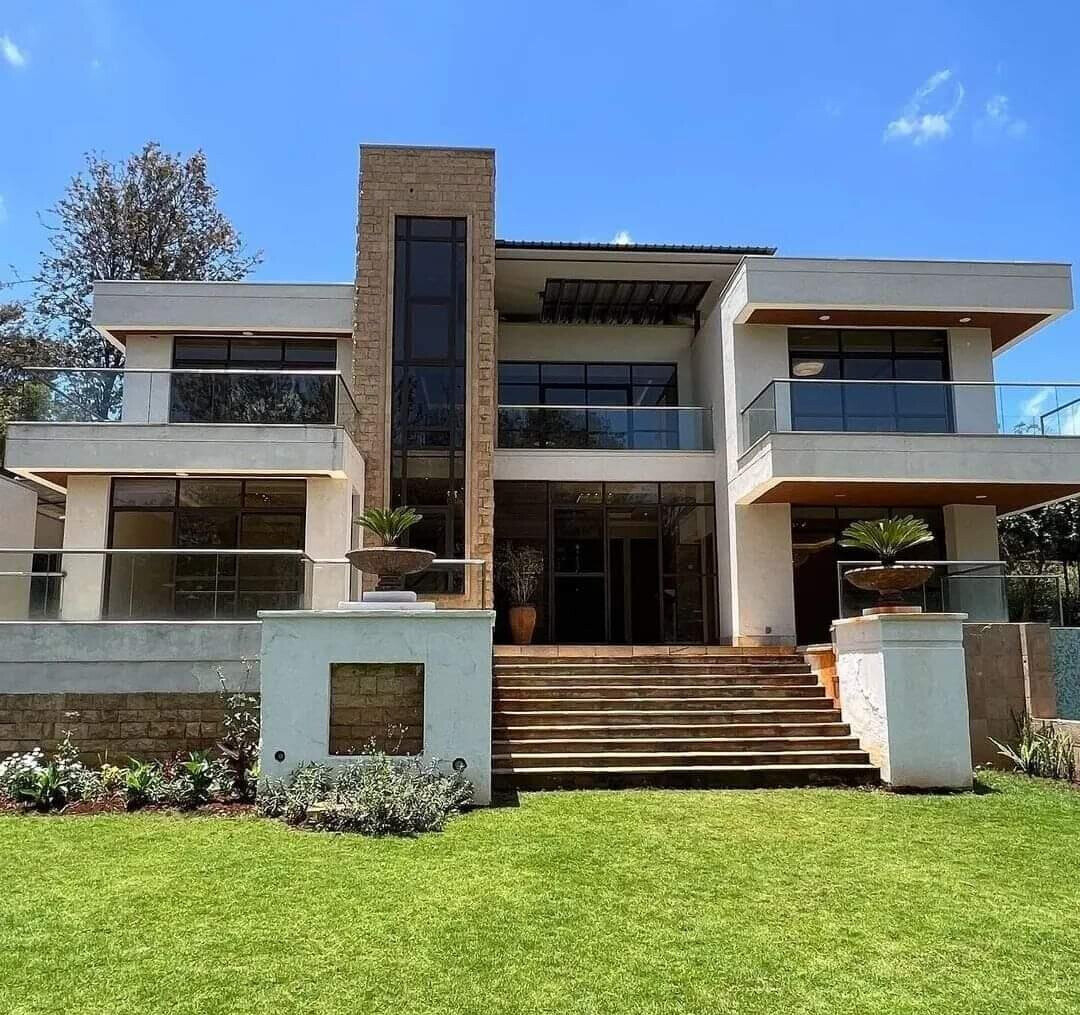 Half-Acre Townhouse with Pool, Gym & Antique Room – Karen