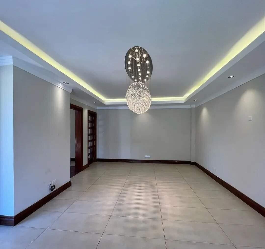 Half-Acre Townhouse with Pool, Gym & Antique Room – Karen