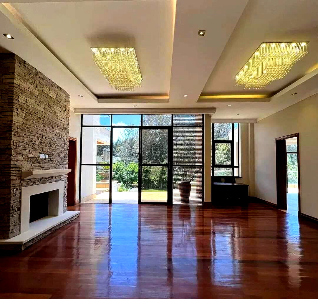 Half-Acre Townhouse with Pool, Gym & Antique Room – Karen