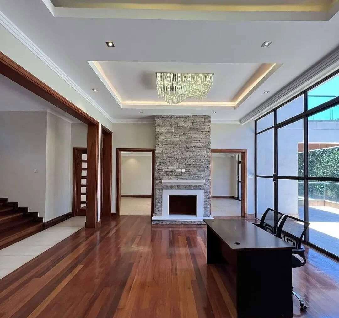 Half-Acre Townhouse with Pool, Gym & Antique Room – Karen
