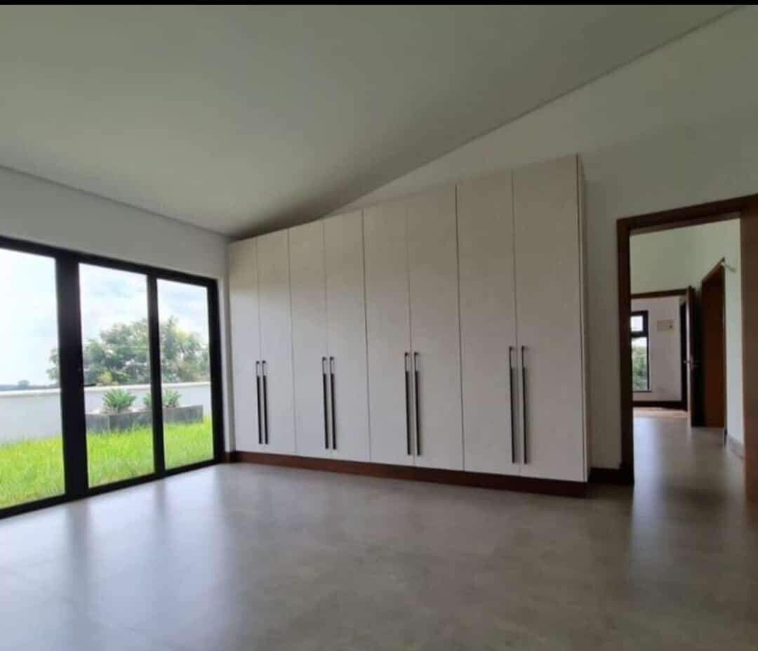 5 En-Suite Townhouse with Solar & Lift - Kitisuru