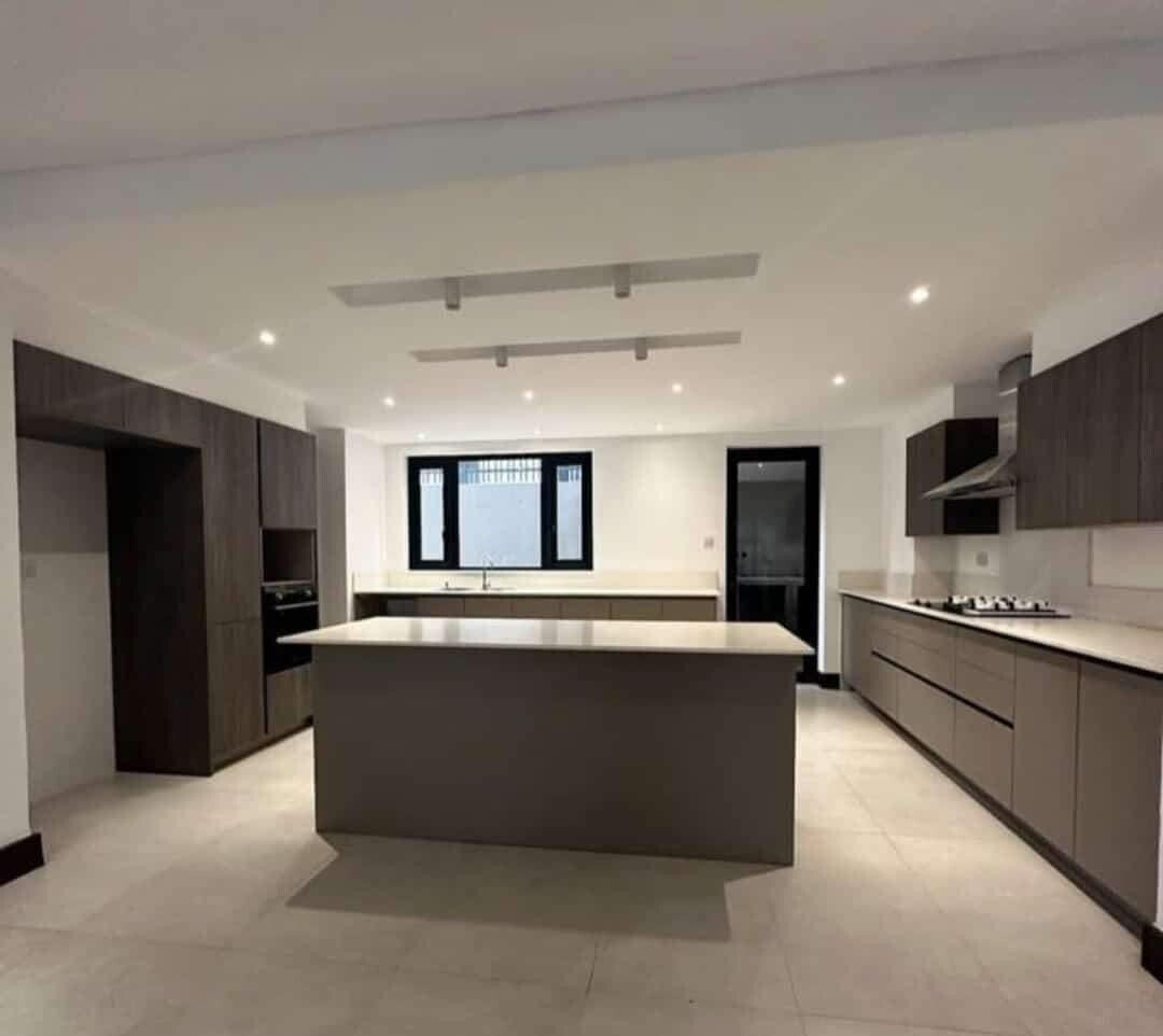 5 En-Suite Townhouse with Solar & Lift - Kitisuru