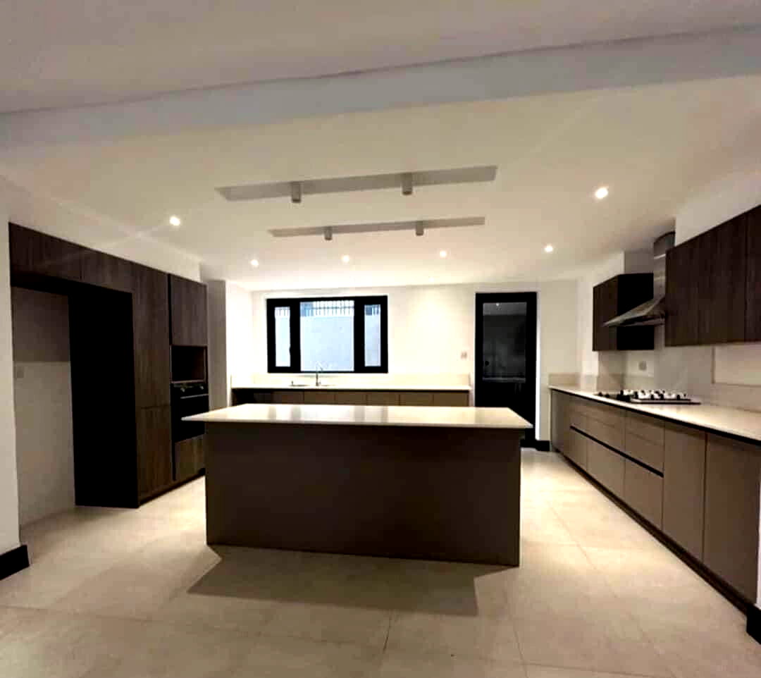 5 En-Suite Townhouse with Solar & Lift - Kitisuru